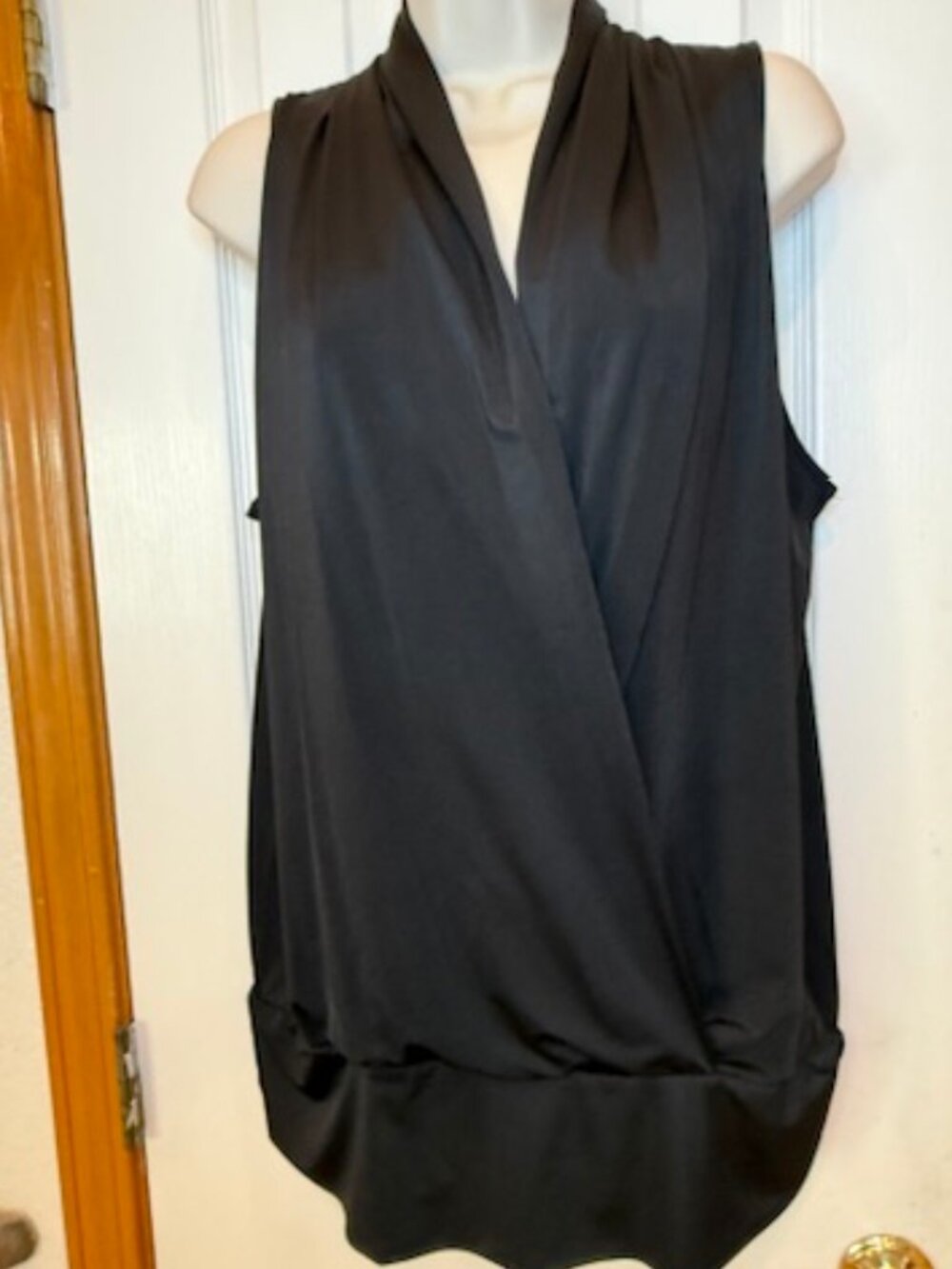 Boston Proper Banded V Surplic Top, in black, size Large - NWT!!